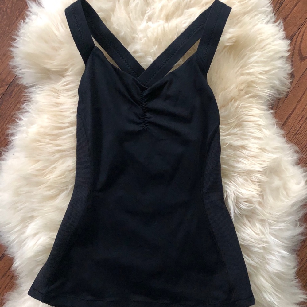 Lululemon top with built in bra! 🖤
